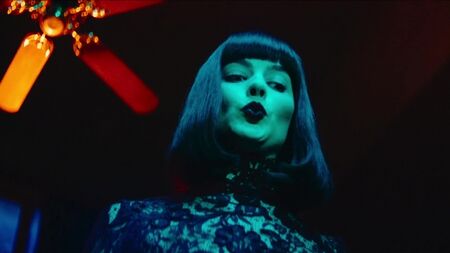 Margot Robbie, Katarina Cas - Terminal (2018) HD 1080p Nue ? Sexy ! Regarder en ligne