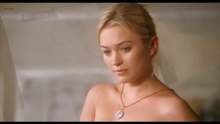 Sophia Myles nue - Art School Confidential (2006)