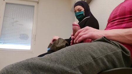 Il se masturbe dans la file d'attente pour se faire vacciner contre le coronavirus