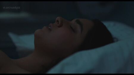 Géraldine Viswanathan nue (couverte) - Hala (2019) HD 1080p Regarder en ligne / Géraldine Viswanathan - Hala