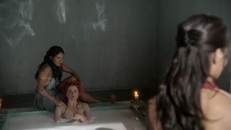 Lucy Lawless, Katrina Law nues - Spartacus (2010) s01e09