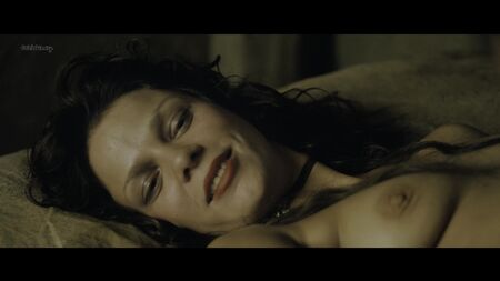 Karoline Herfurth nue, orgie non créditée - Parfum : L'histoire d'un meurtrier (ES/FR/DE/US 2006) [HD 1080p]
