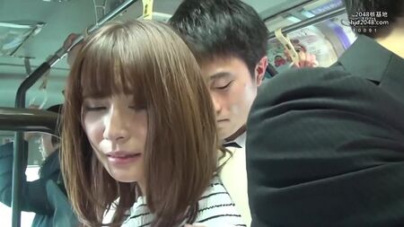 Une partie de sexe dans un bus au Japon : le rêve d'une jeune Asiatique