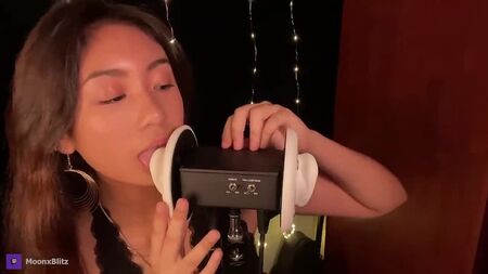 [Moon Blitz ASMR] ASMR ~ Léchage d'oreille | Bruits buccaux intenses et picotants