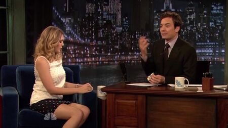 Elizabeth Olsen, très sexy - Late Night with Jimmy Fallon (2011)