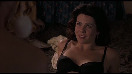 Lauren Graham sexy, Lisa Ross nue - Bad Santa (2003) 1080p