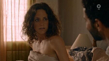 Anja Knauer Nude - La médecin de l'île s01e01 (2018) HD 720p Regarder en ligne / Anja Knauer - La médecin de l'île