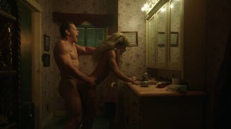 Crystal Mudry, Alison Araya nues - Peacemaker s01e01-02 (2022) HD 1080p Regarder en ligne