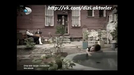 Aras Bulut İynemli. Chanson tirée de la série « Un temps inestimable »