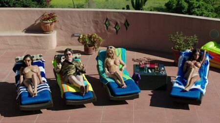 Aria London, Heather Paige Cohn, Mindy Robinson nues - Road Hard (2015)