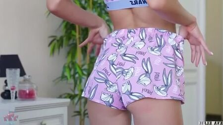 J'ai baisé les copines de ma sœur, Eva Elfi, Eva Elfi porno, en russe