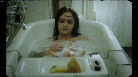Olivia Cooke nue - The Quiet Ones (2014) HD 1080p Regarder en ligne / Olivia Cooke - L'expérience : Le mal