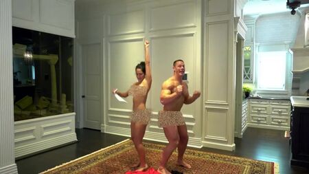 Célébration du Nude 500K ! John Cena et Nikki Bella tiennent leur promesse !