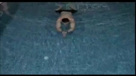 Kerem Bürsin et Melis Bürsin - The Swimmer (2012)