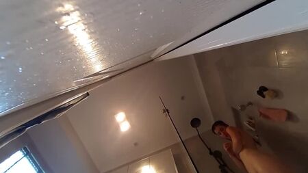 Surpris en train d'espionner ma belle-sœur (720p).mp4