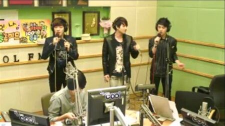 120514 EXO-K sur 89.1 KBS Cool FM avec Hong Jin Kyung [INTÉGRAL]