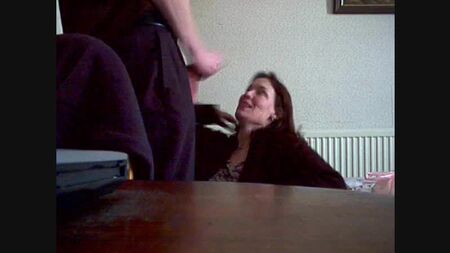 véritable mère, éjaculation faciale, léchage de couilles, maman, milf, mature, salope, pute, inceste, tabou