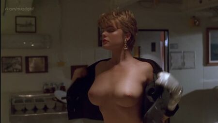 Erika Eleniak nue – Under Siege (1992) HD 1080p Regarder en ligne / Erika Eleniak – Siege