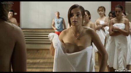 ENF-CMNF-OON – Vidéo de nudité forcée – Jeu avec des serviettes