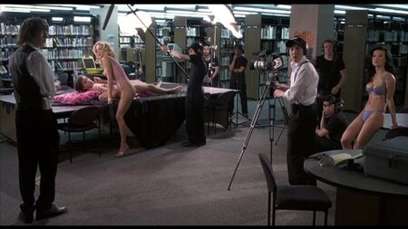 Amanda Swisten, Sung Hi Lee Sexy - La fille d'à côté (2004) 1080p