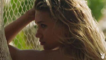 Playboy - Tara Lynn : Caribbean Sands en 1080p (scène de nu en solo)