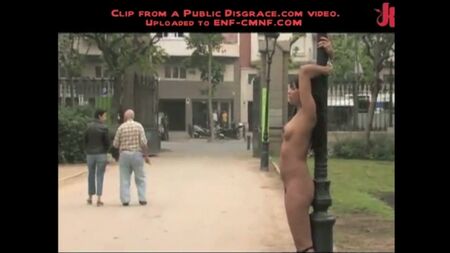 CMNF, OON, exhibitionnisme forcé / nudité forcée en public