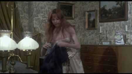 Madeline Smith, Ingrid Pitt nues - Les Maîtresses du vampire (1970) Regarder en ligne / Madeline Smith, Ingrid Pitt - Les Maîtresses vampires