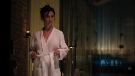 Maggie Siff nue - Billions, saison 1, épisode 6 (2016)