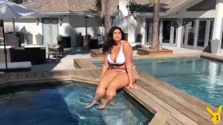 LaTecia Thomas, mannequin grande taille et Playmate de Playboy _ Lookbook de maillots de bain