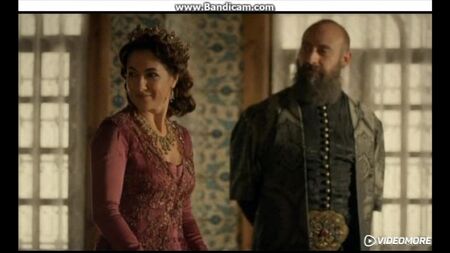 Fatma Sultan se trouve au palais et présente Hurijihan Sultan) #l'âged'or#obovsem#hurijihansultan#hatijesultan#sultan