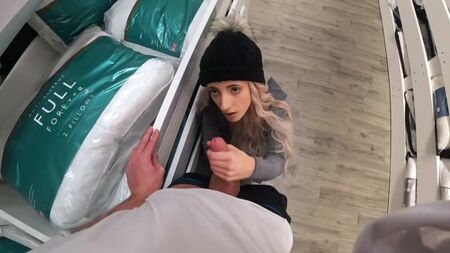 Jade : éjaculation faciale en public, cumwalk, flash, inconnus, OnlyFans