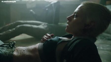 Kristen Stewart, Jessica Henwick - Underwater (2020) HD 1080p Nues ? Sexy ! / Kristen Stewart, Jessica Henwick - Underwater