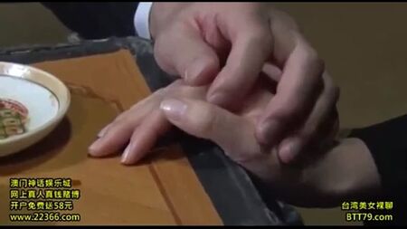 Une Japonaise trompe son mari___en savoir plus ici__bit.ly__2JGdNJl.mp4