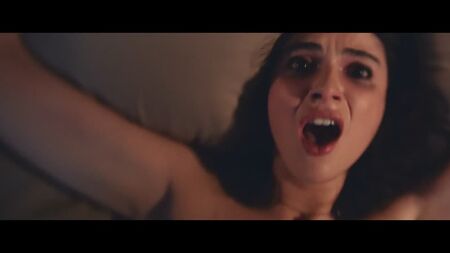 Vanessa Marano, Giorgia Whigham, etc. – Saving Zoë (2019) 1080p – Des scènes de nudité ? Sexy ! / Vanessa Marano, Giorgia Whigham – Saving Zoë