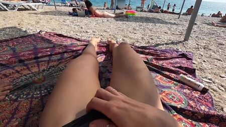 Baise sur la plage___les mecs me regardent 4.mp4