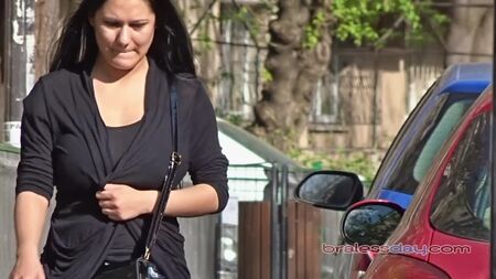 Gros seins sans soutien-gorge 2. Photos prises sur le vif dans la rue