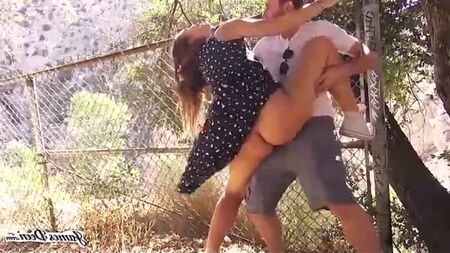 Porno en public tout habillé avec Dani Daniels [porno, sexe, baise, russe, inceste, maman, vidéo amateur]