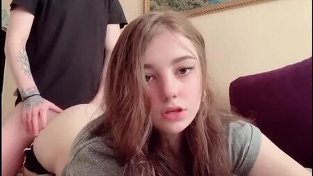 Une jolie Russe se fait baiser sauvagement par son prof PORNO amateur fait maison, baise chez un pote en bas, fellation, sodomie, viol, ado