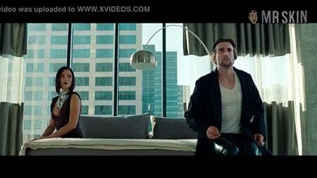 Scène de nudité d'Elizabeth Olsen - XVIDEOS.COM.mp4