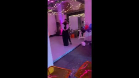 Yulik et Dasha Kaplan dansent à un mariage