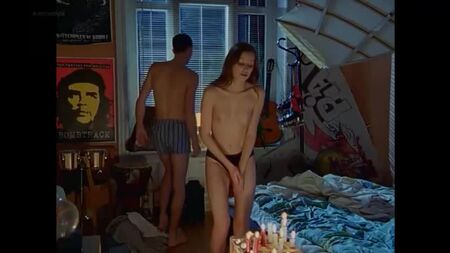 Alexandra Maria Lara Nude - Mais enfin, Pia ! (1996) Regarder en ligne