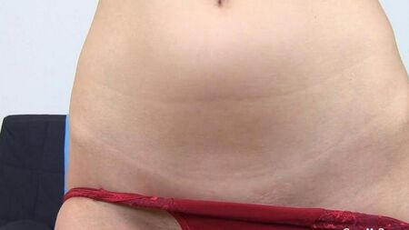 Est venu en bas et culotte pour le moulage porno