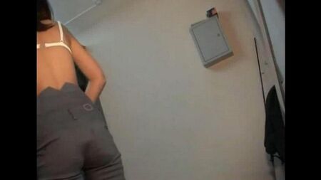 Caméra dans le vestiaire d'une agence de modélisation