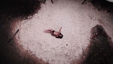 Sara Tomko, Brittany Angley nues - The Leftovers (2015) s02e01 (1080p)