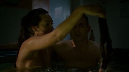 Scarlet Vas, Lisa McCune nue - The Warriors s01e04 (2017) HD 1080p Regarder en ligne