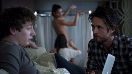 Stephanie Fantauzzi nue - Shameless s02e09-11 (2012) HD 1080p