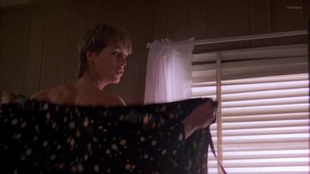 Jamie Lee Curtis (scènes de nudité de Jamie Lee Curtis dans « Grandview, USA » (1984))