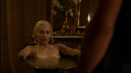 Emilia Clarke nue - Emilia Clarke Nude - 2010 Game of Thrones - 2018 Game of Thrones - Saison 3 (stars célèbres nues)