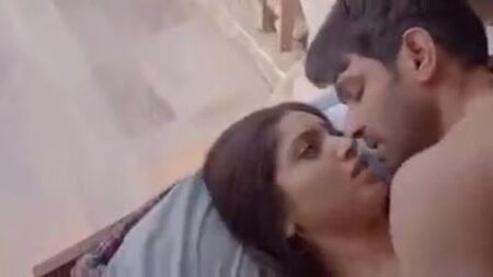 Scène de sexe torride avec Bhumi Pednekar