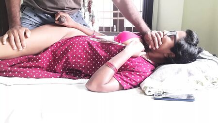 Scandale sexuel entre une belle-sœur en chaleur et son beau-frère innocent - Bengali indien
